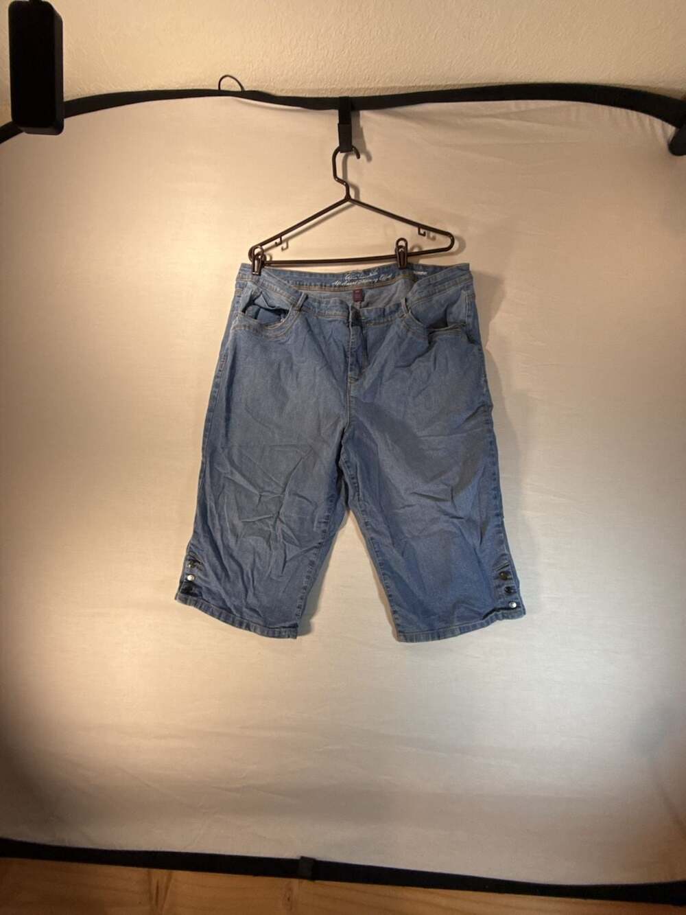 Gloria Vanderbilt All-Around Slimming Effect Plus Size 18W Denim Capri Pants - Picture 1 of 4